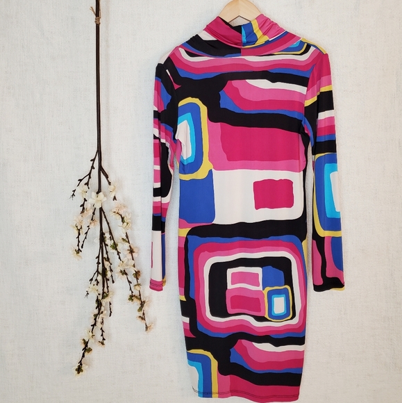 GEOMETRICAL PRINTED DRESS - Size M🎨 - Picture 2 of 3